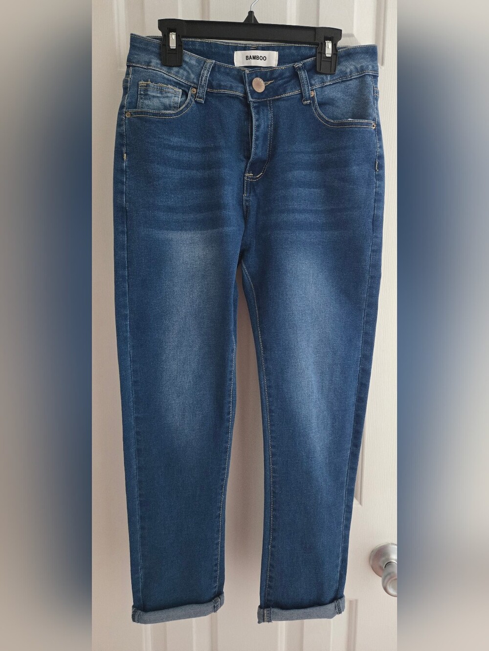 BAMBOO Blue Denim Capri Jeans Butterfly Embroidered Juniors Size 9/10 NWOT